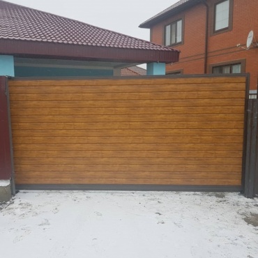 Сдвижные ворота откатные отделка под дерево 3200x2300