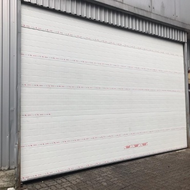 Секционные противопожарные ворота на предприятие 2750x4500